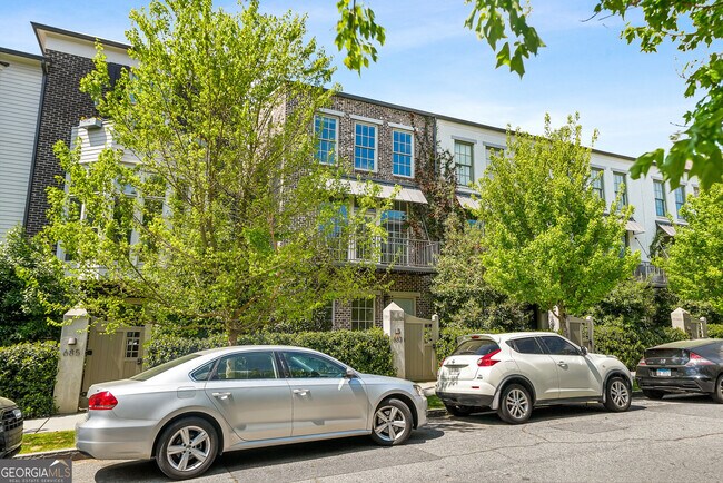 Building Photo - 683 Fraser St SE