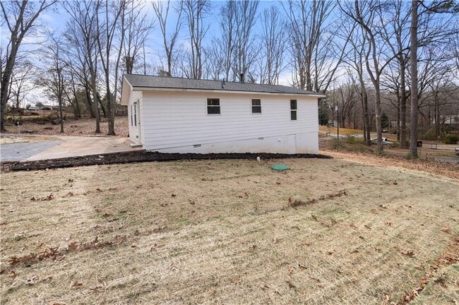 Building Photo - 150 Sweetwater St