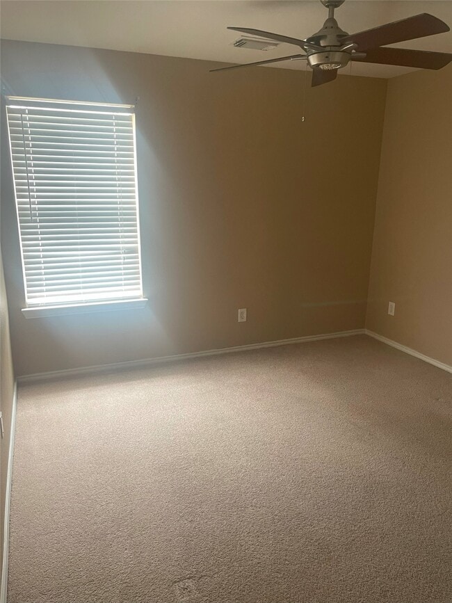 Building Photo - 5815 Vinemont Ln