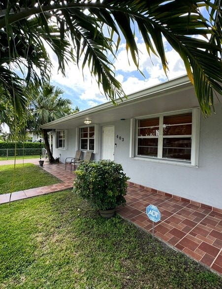 Building Photo - 401 SW 78th Pl