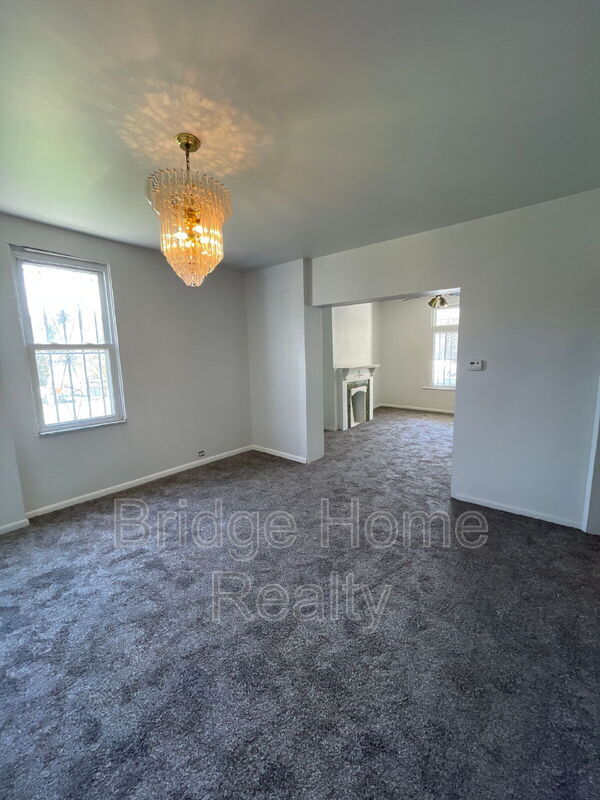 Building Photo - 1367 Montezuma St