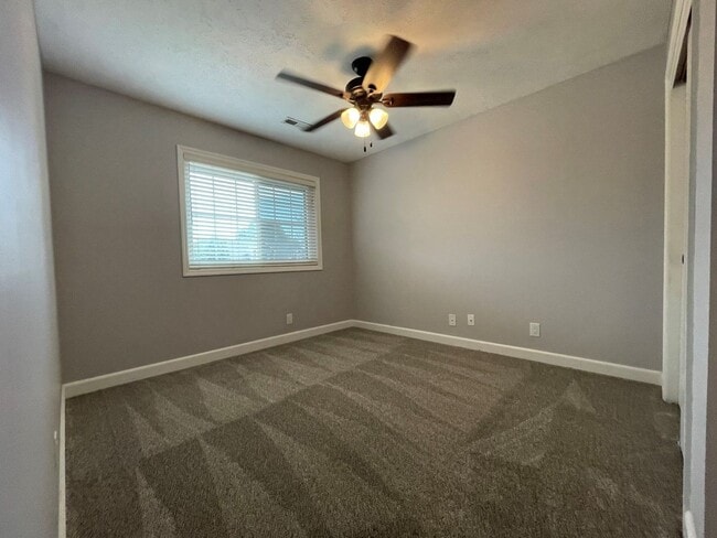 Building Photo - Home For Rent Bellevue!