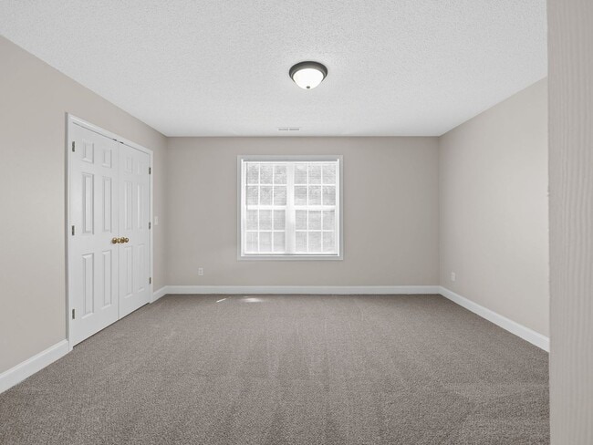 Building Photo - Freshly Renovated 2 BR, 2.5 BA Townhome Mi...