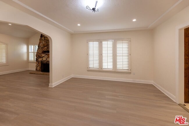 Building Photo - 4360 Kraft Ave