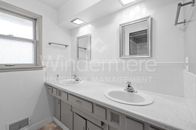 Building Photo - Charming North Spokane Home in a Prime Location