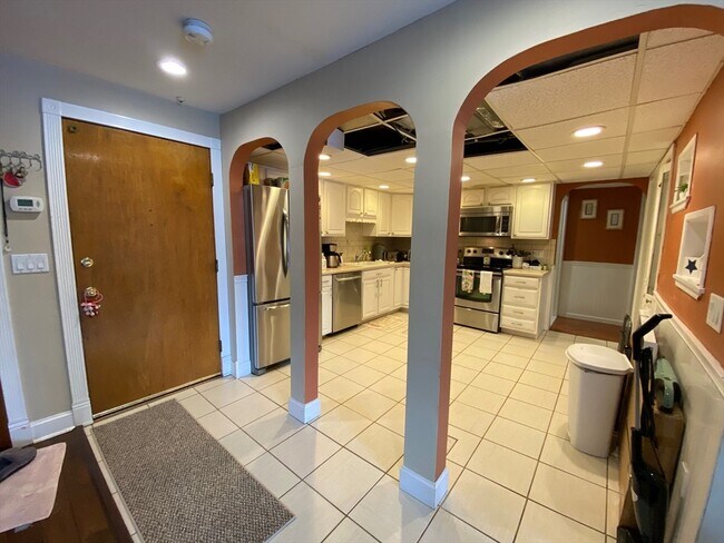 Primary Photo - 4 Shadowbrook Ln