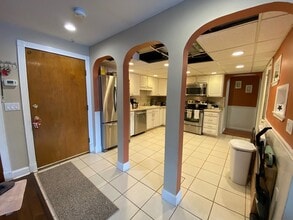 Building Photo - 4 Shadowbrook Ln