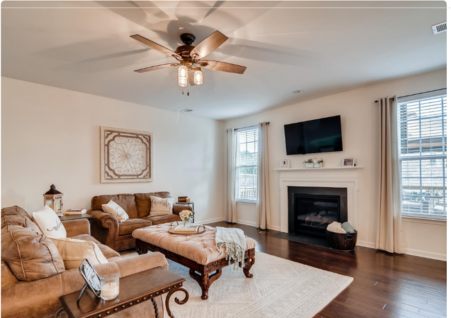 living room - 2637 Nolita Ln