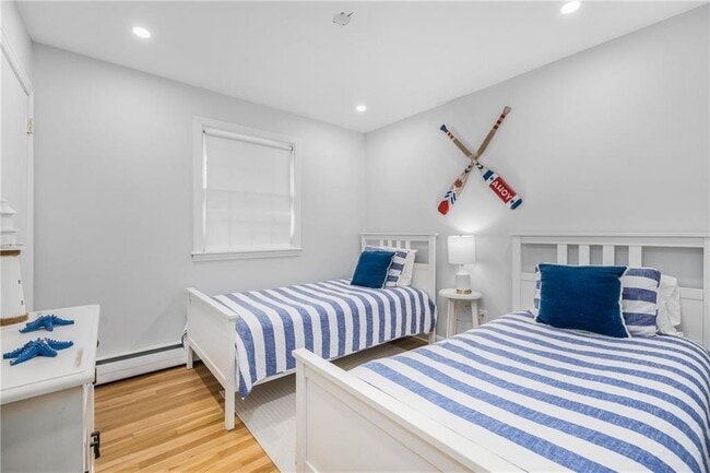 Building Photo - 384 Valley Rd