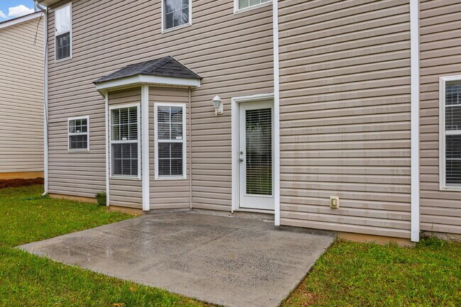 Building Photo - 4 bed/2.5 bath in Matthews - 1st Month's Rent only $1000!
