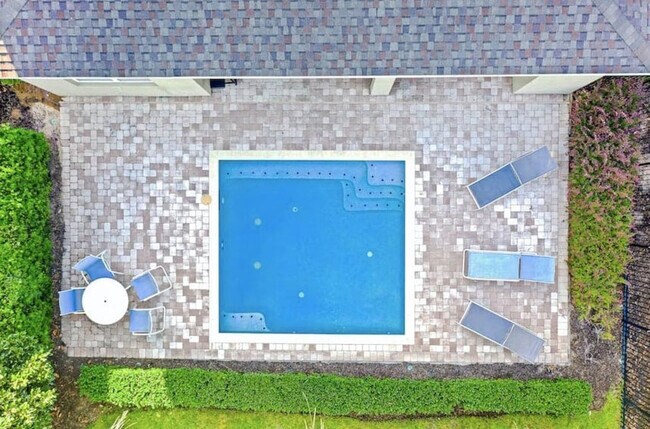 Building Photo - 351 Lasso Dr