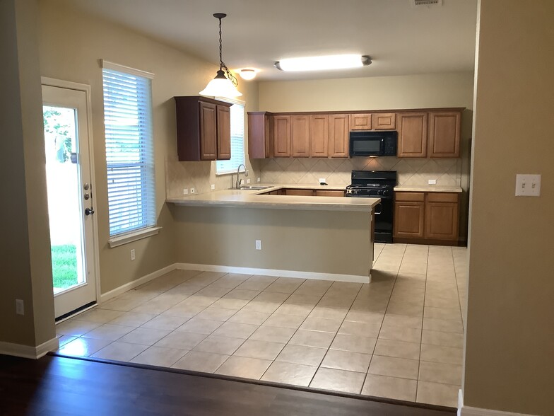 Building Photo - 3800 Veiled Falls Dr