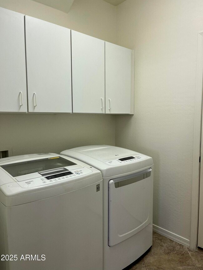 Building Photo - 4690 S Twinleaf Dr