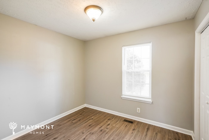 Building Photo - 737 Stone Hedge Dr