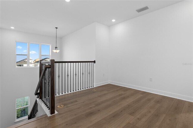 Building Photo - 1940 Sunshine Peak Dr