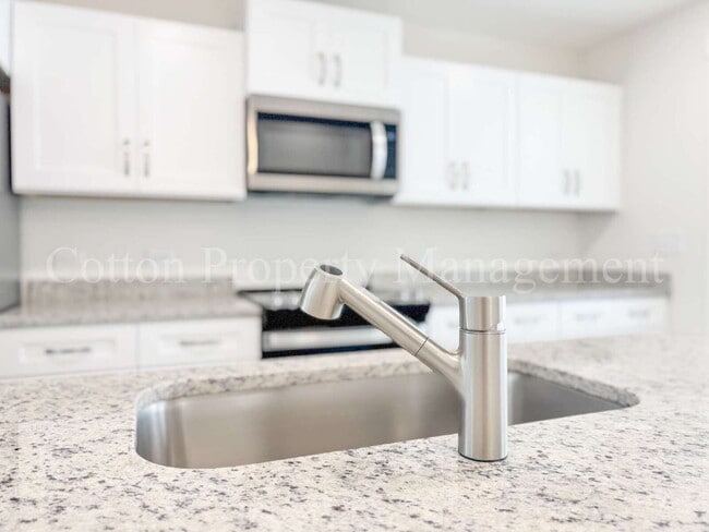 Building Photo - 29 W Pioneer Wy