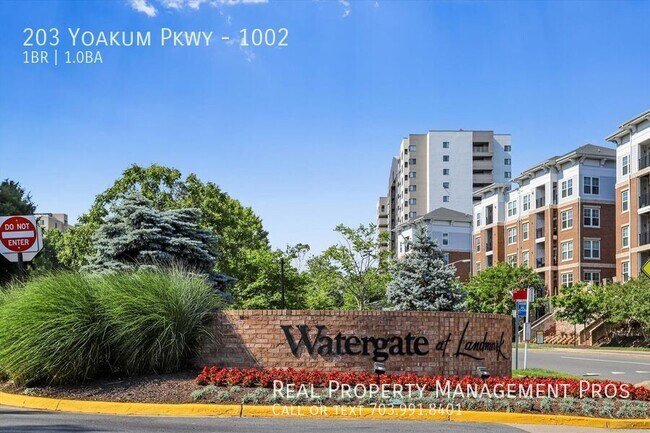 Building Photo - 203 Yoakum Pkwy