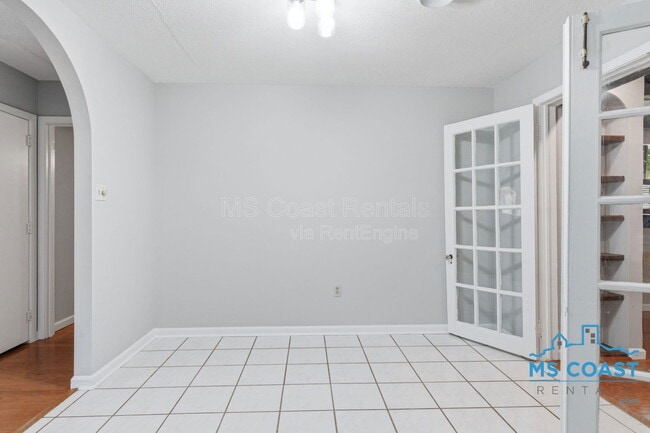 Building Photo - 339 Hilton Ave