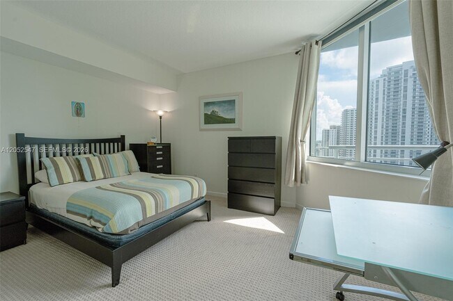 Building Photo - 325 S Biscayne Blvd