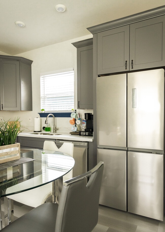 Building Photo - 431 Leboeuf St