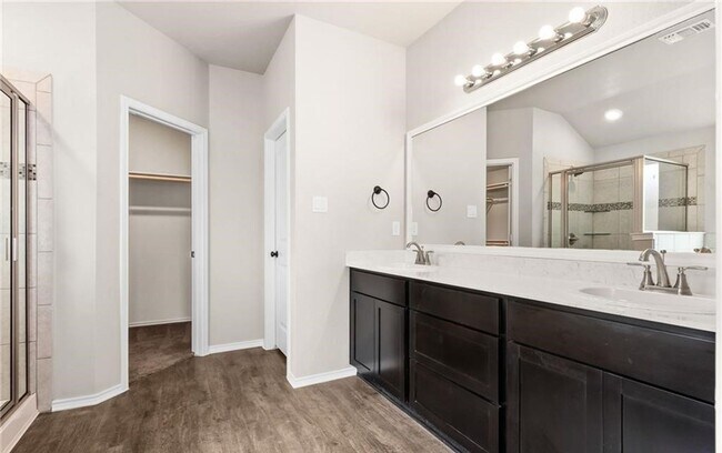 Building Photo - Beautiful Like New Home in Copperas Cove w...