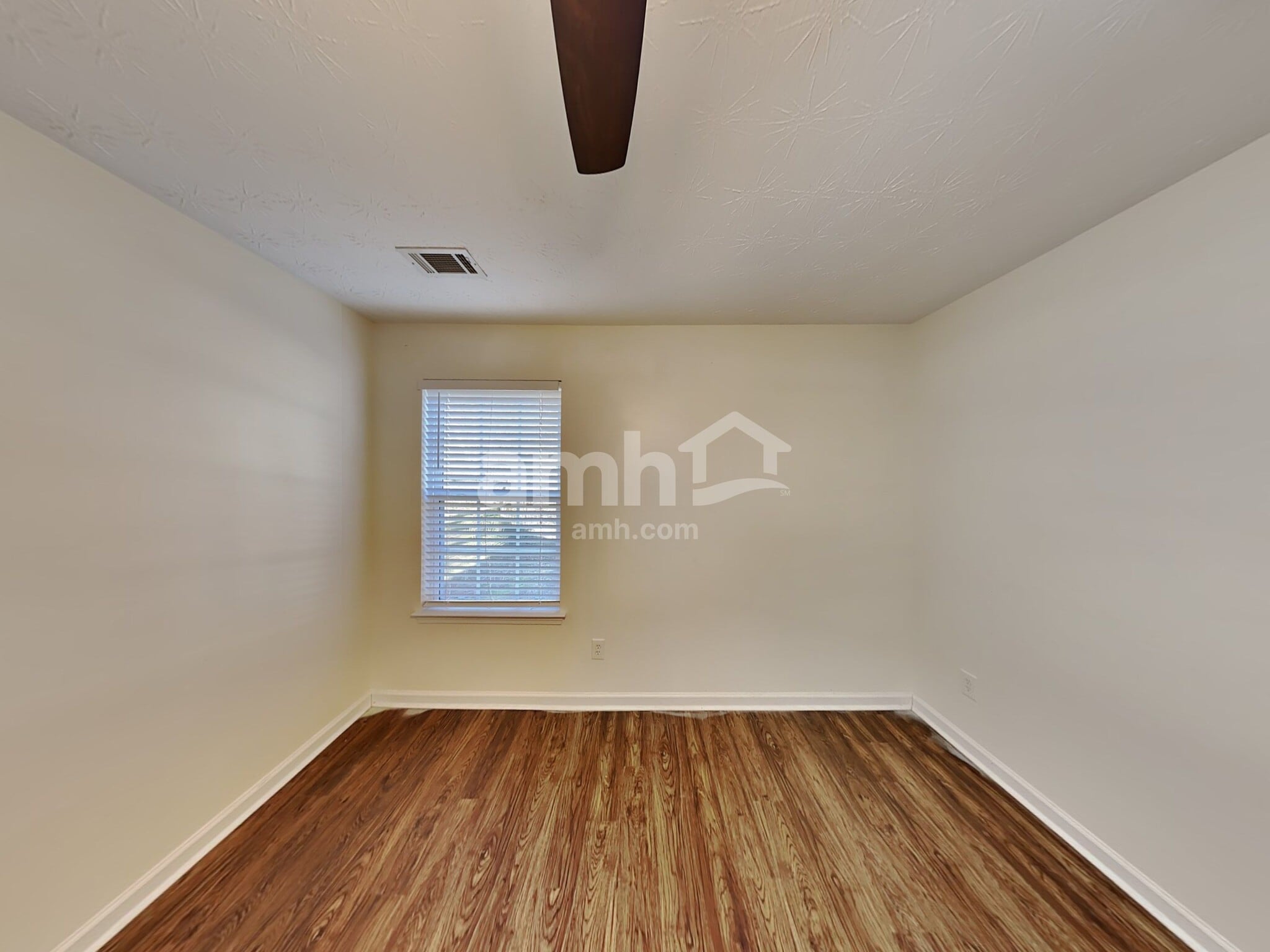 Building Photo - 247 River Pass Ct NE