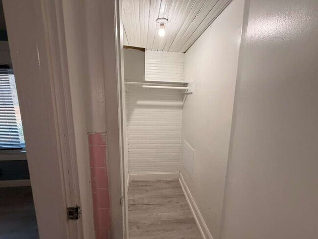 Building Photo - AVAILABLE NOW! Move-In Special Available – Free First Month’s Rent!