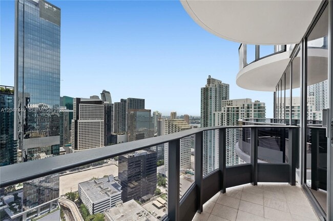 Building Photo - 1000 Brickell Plaza