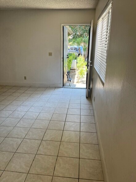 Building Photo - 2082 Calle La Sombra