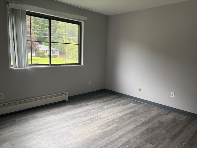 Building Photo - 128 Mammoth Rd