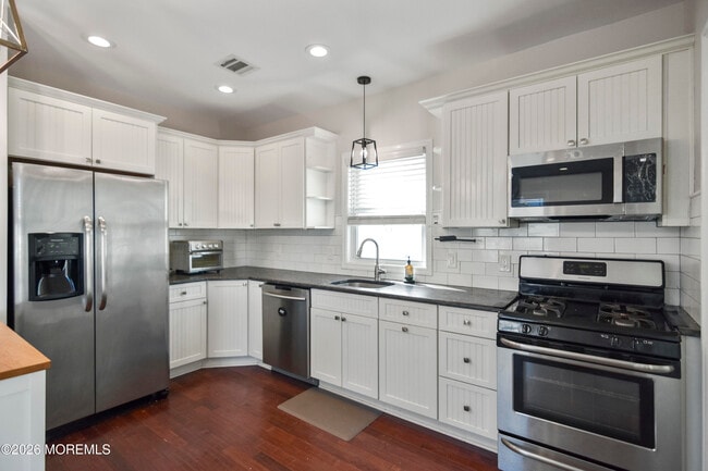 Building Photo - 108 Morris Ave