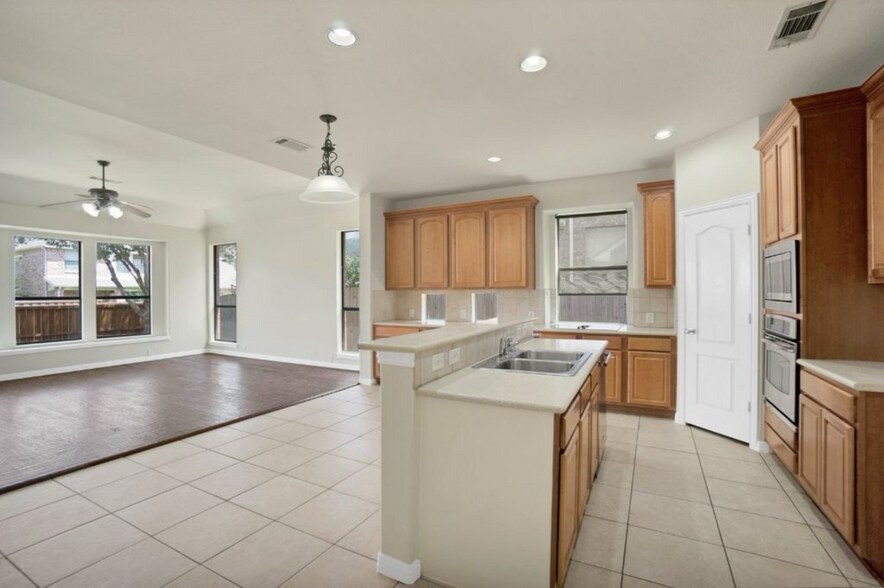 Building Photo - 11036 Coralberry Dr