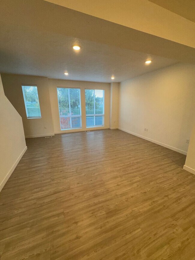 Building Photo - 569 E 3860 S