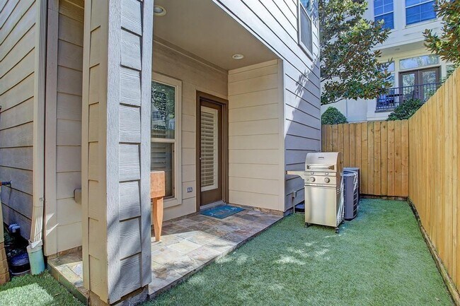 Building Photo - 246 Detering St