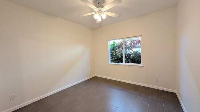 Building Photo - Spacious 4 bed 3 bath home near Diamond Head