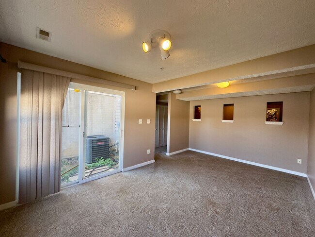 Building Photo - Charming 2 Bedroom/2.5 Bathroom Townhome in Aberdeen, MD!