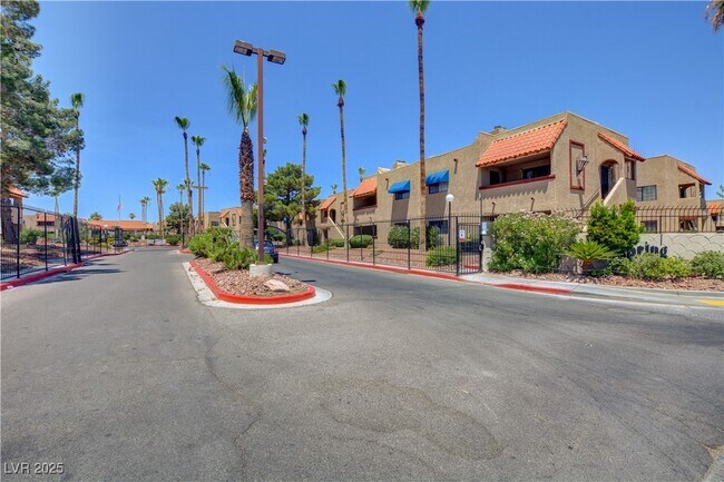 Building Photo - 4150 Sanderling Cir