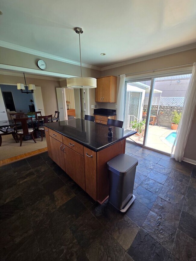 Building Photo - 1501 Edris Dr