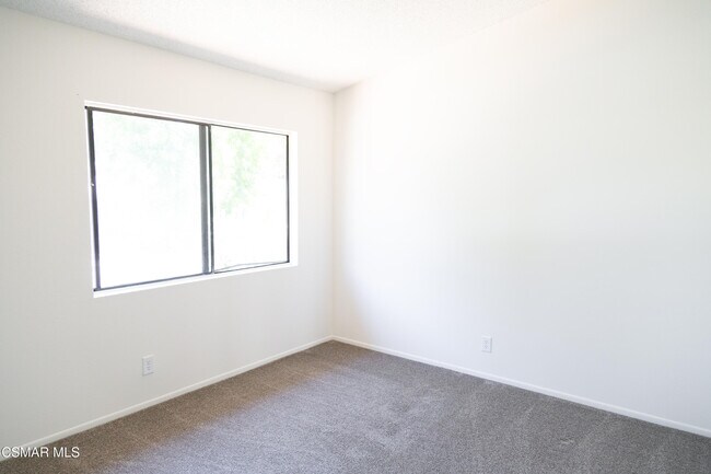 Building Photo - 215 Blackfoot Ln