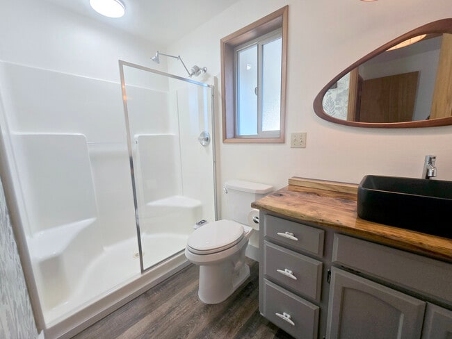 Building Photo - 164 N Harbor St