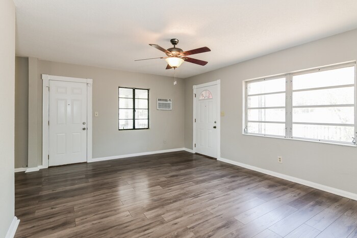 Building Photo - 402 Ariana Ave