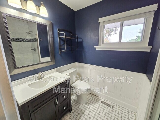 Building Photo - 3934 Kensington Dr