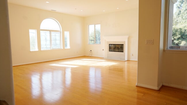 Building Photo - 3780 Lenawee Ave