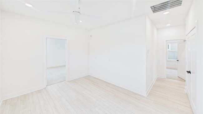 Building Photo - 9606 Valeca Dr