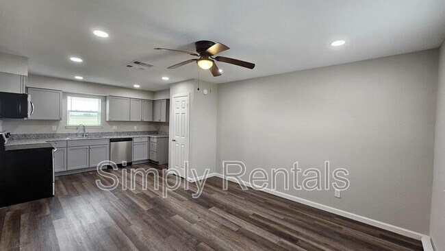 Building Photo - 11015 I-30 Frontage Rd