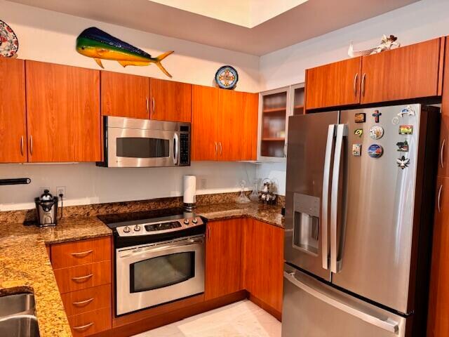 Building Photo - 804 E Windward Way