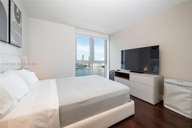 Building Photo - 1331 Brickell Bay Dr