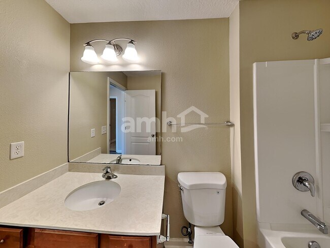 Building Photo - 332 Silver Glen Ave