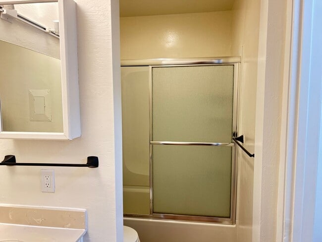 Building Photo - Charming Condo Near Monterey Coast