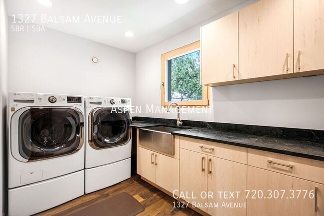 Building Photo - 1327 Balsam Ave